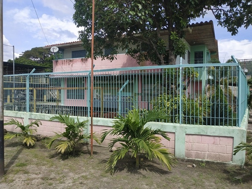Imagen 6 de 14 de Ferretería Con Área De Galpones En Villas Del Toco