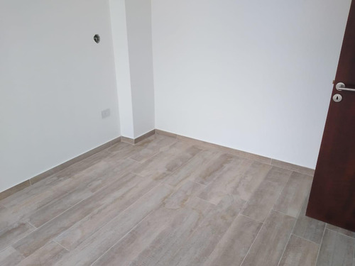 Departamento En La Plata - Calle 30 E/ 44 Y 45 - Dacal Bienes Raices