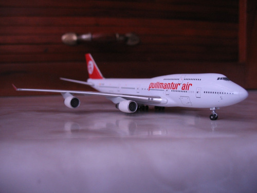 Avion Boeing 747-400 De Pullmantur Air En La Escala 1:400