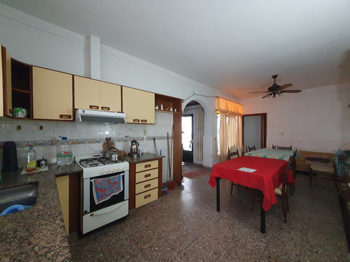 Imagen 3 de 11 de Casa 3 Ambientes Impecable, 2 Deptos Y Cocheras Varias