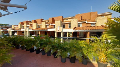 Imagen 11 de 30 de Townhouse En Venta Valles De Camoruco, Remodelado, Isomar Gubaira Remax Cod15614