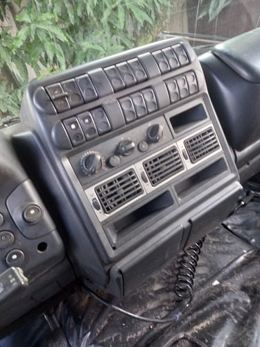 Imagem 8 de 10 de Iveco Cursor 330, P310, P340, 19320 4x2 2009