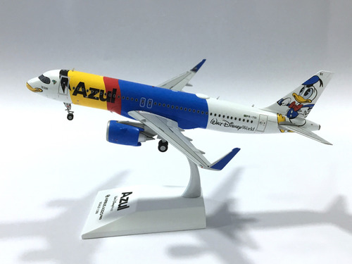 Avion A Escala, Azul, Pato Donald Nas Nuvens, Airbus A320neo