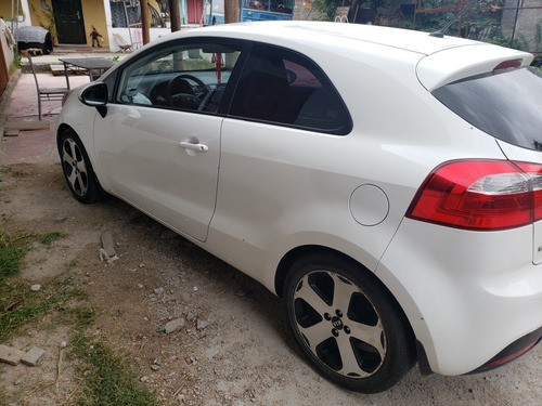 Kia Rio Río Ex Hatch 3p