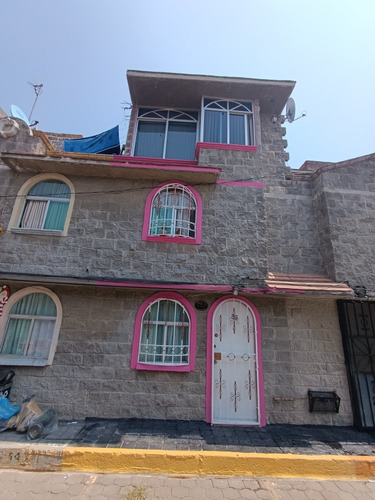 Casa 3 Recamaras Con Estudio, Cocina Integral, Acabados Lujo