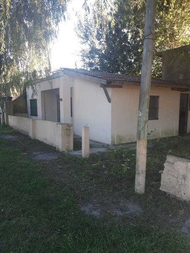 Casa En Zona Comercial, Y Avenida Principal!