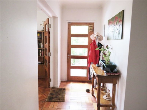 Casa En Venta De 5 Dorm. En Ñuñoa