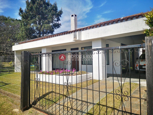 Casa En Punta Del Este, Playa Mansa, Cerca Del Mar, Venta, Alquiler Anual, Y Temporada- Ref: 6622