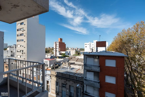 Apartamento De 1 Dorm En Parque Rodó A Metros De La Rambla, Excelente Zona Y Servicios, Gc 4300