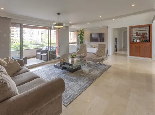 Apartamento En Venta En El Tesoro. Cod V15499