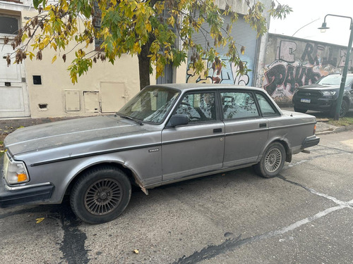 Volvo 240 2.0 Sedan