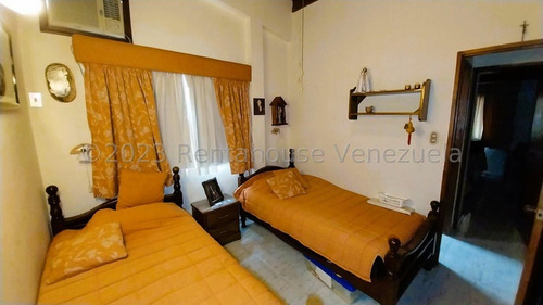 265m2 De Terreno Y 358m2 Construccion En Alto Prado Vendo 23-32072 Casa Ubicada En Calle Cerrada Con Vigilancia Las 24hrs.