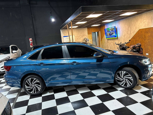 Imagen 4 de 25 de Volkswagen Vento 2021 1.4 Highline 150cv At No Passat Hybrid