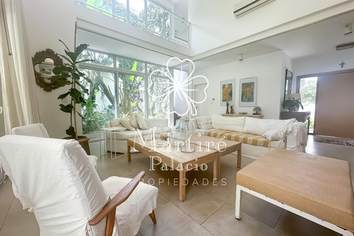 Casa En Venta. Barrio Los Nogales. Villa De Mayo