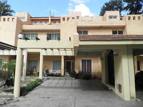 Julio Latouche 23-17568 Townhouse En Venta Trigal Norte Valencia, Amplio, Cómodo, Bella Cocina.