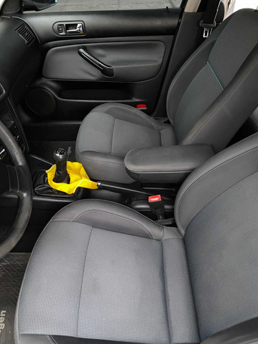 Imagen 10 de 11 de Volkswagen Golf 2010 1.6 Advance