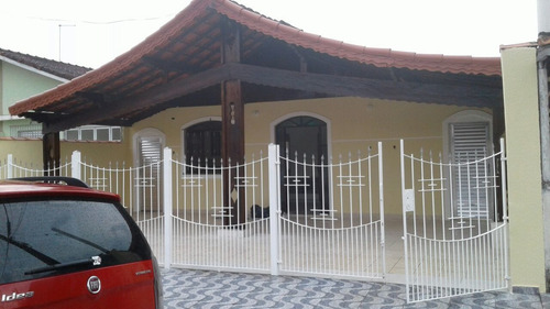 Casa Terrea 6 Dormitorios ,4 Banheiros, 4 Vagas De Garagem,piscina Churrasqueira.proximo A Praia..
