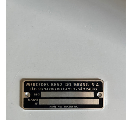 Plaqueta Mercedes Benz Sem Gravação +2 Rebites De Inox