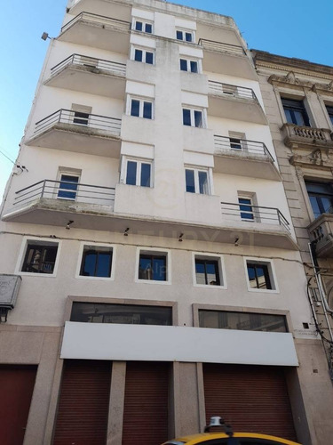 Imagen 5 de 10 de Edificio En Ciudad Vieja 5 Pisos(ex Tarejeta Visa)