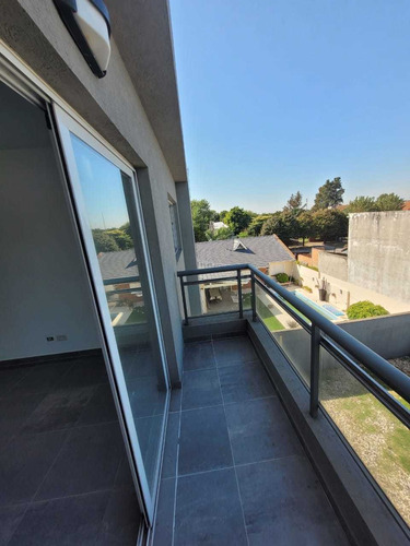 Venta De Departamento En Castelar 2 Ambientes