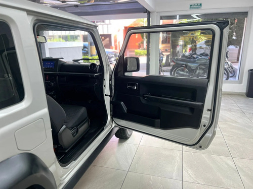 Suzuki Jimny 1.5 MT 4x4