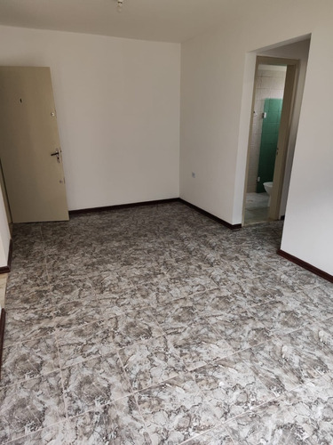 Apartamento Com 2 Quartos , Sala , Cozinha , Banheiro E W.c
