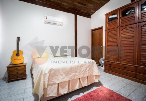 Sobrado Com 04 Suítes E Piscina No Centro De Caraguatatubacentro - So0232
