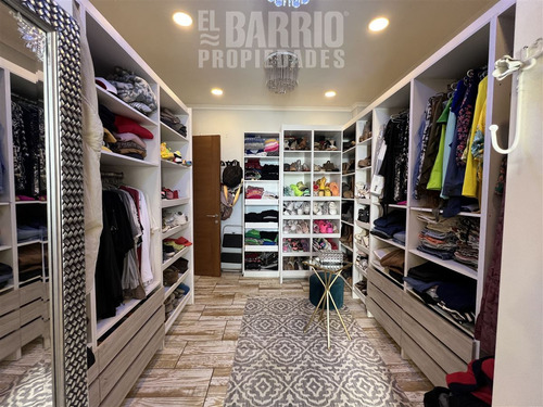 Casa En Venta De 4 Dorm. En Colina