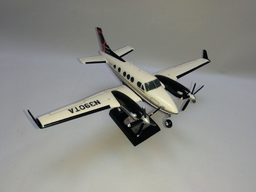 Imagen 6 de 9 de Avión A Escala De Aviación General Con Pintura Personalizada