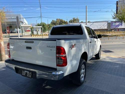 Imagen 3 de 10 de Toyota Hilux 2013 3.0 Cd Srv I 171cv 4x2