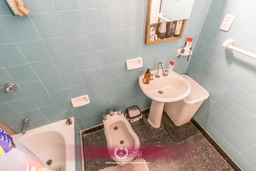 Venta Departamento 2 Ambientes 43m² Con Balcón Al Frente En Boedo Con Renta Asegurada Apto Crédito