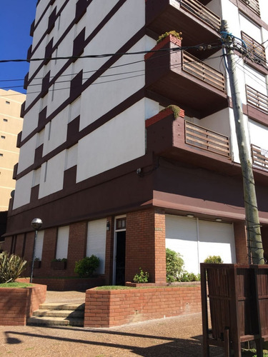 Imagen 2 de 3 de V104- Local Muy Amplio En Esquina-frente Al Mar