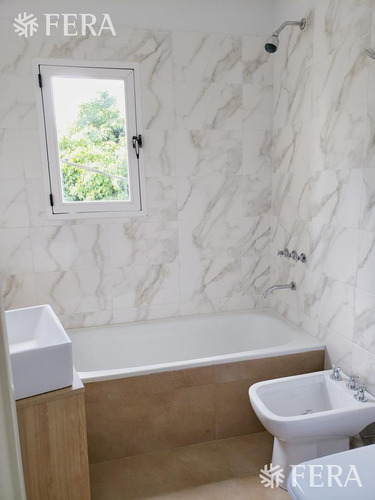 Imagen 12 de 19 de Venta Departamento 4 Ambientes Con Dos Cocheras. En Bernal (24216)