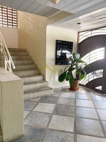 Imagen 3 de 11 de Apartamento En Venta Lecheria, Casco Central Res. Luisa Elena