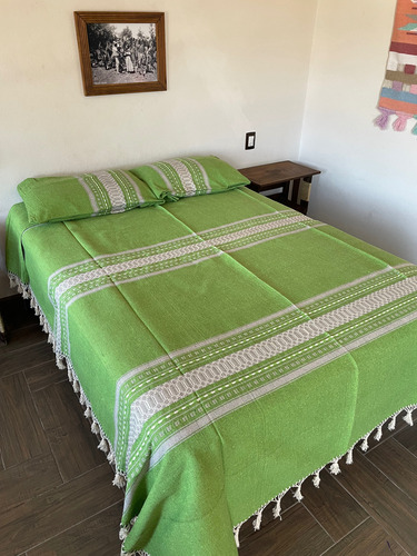 Colcha Matrimonial Oaxaqueña Pie Negro Y Fundas De Almohada Verde Lima Rayas