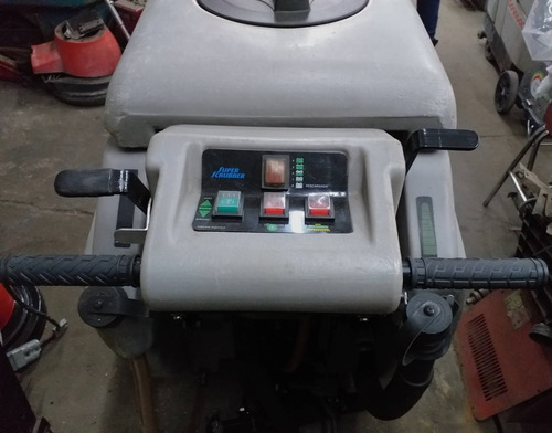 Imagen 3 de 4 de Lavadora De Pisos Super Scrubber 32b