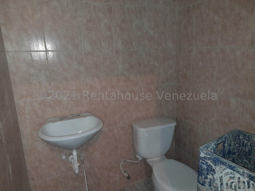Imagen 11 de 25 de Casa Duplex Remodelada En Venta Urb Orticeño Estef 21-27270