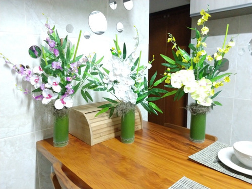 Imagem 3 de 7 de Orquideas Artificiais Brancas + Vaso Bambu Arranjo Flores