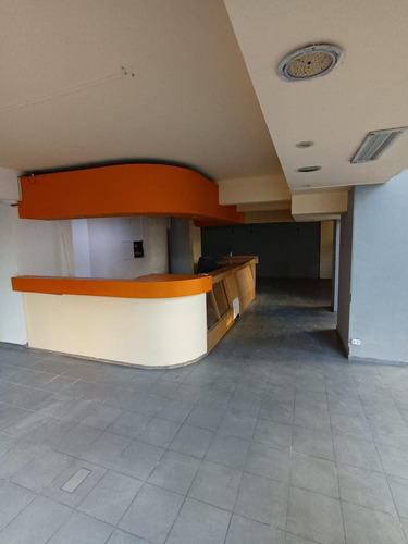 Gran Local En Venta Barrio Centro Sobre Av Gral Paz Esq. Rioja - 25 Mts De Doble Vidriera, Recibo Menor