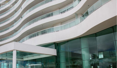 Imagen 23 de 30 de Frente Al Mar. Torre Con Espectaculares Servicios. - Punta Del Este Mansa