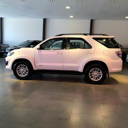 Imagem 4 de 11 de Hilux Sw4 Srv 4x4 Automática 5 Lugares 2014/2014 Branca