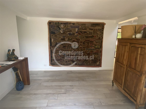 Casa En Venta De 4 Dorm. En Lo Barnechea - El Arrayán