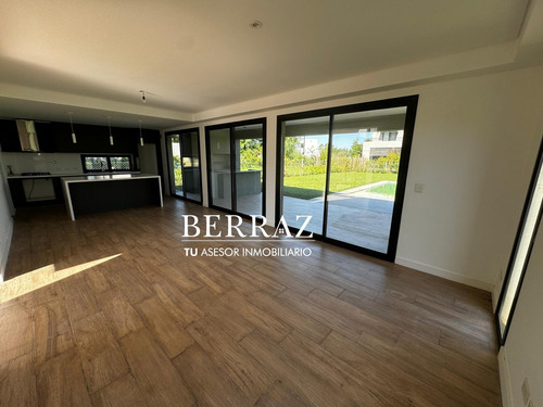 Casa Venta 4 Dormitorios Barrio Santo Tomás Lote De 450 M2 Pilar