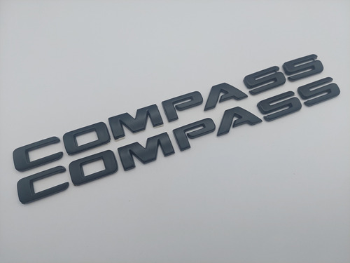 Emblemas Laterales Compass Negro Mate Del 12 Al 20