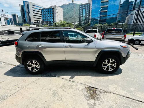 Jeep Cherokee 3.3l Trailhawk At