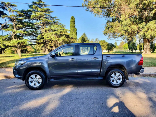 Imagen 4 de 12 de Toyota Hilux 2016 2.7 Cd Srv Vvti 4x2 - A3