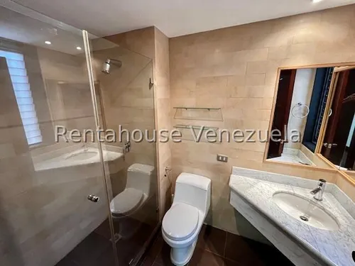 Agp Elegante Y Espacioso Apartamento En Venta, Con Hermosa Vista Al Ávila En La Castellana 25-7972 Ys