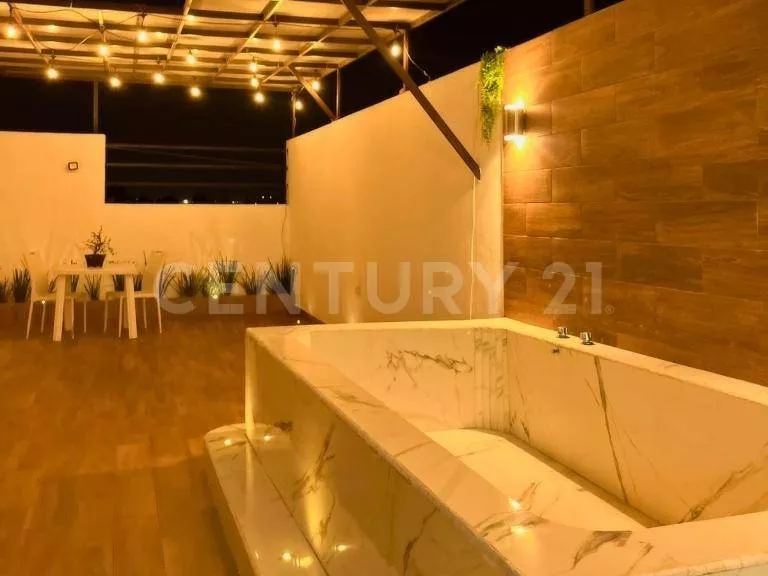 Venta De Casa, 3 Pisos, Roof Garden Y Jacuzzi En San Pedro Cholula Puebla