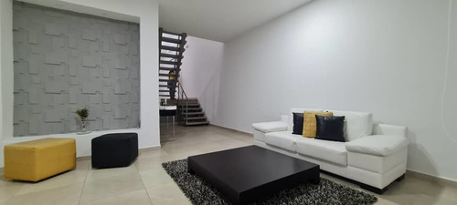 Imagen 5 de 14 de Venta De Casa En Trigal Centro 336mts Alexandra Ramírez 0414-704-1922