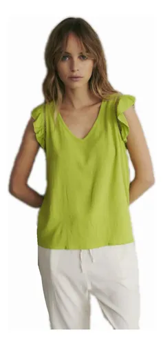 Blusa con volados online en los hombros